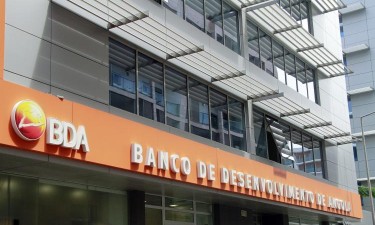BDA sai do negativo, mas ‘esconde’ impacto da dívida da Angola Cables